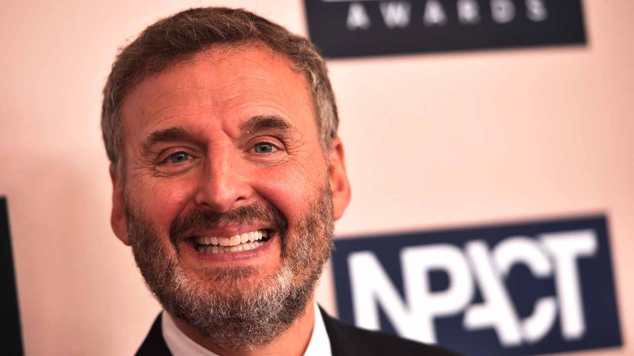 Phil Rosenthal Measurement, Bio, Height, Weight, Shoe and Net Worth