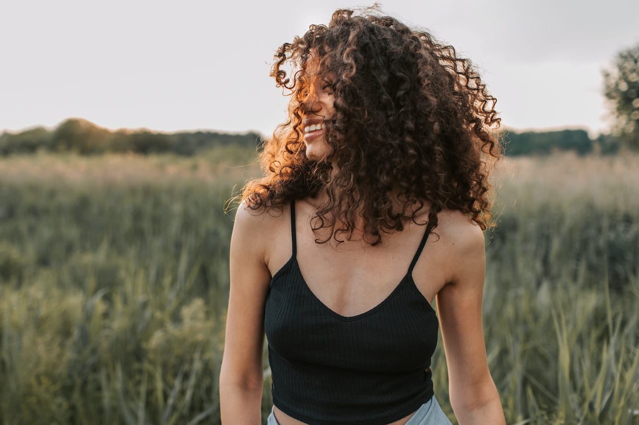 why-is-your-curly-hair-always-remaining-dry-and-frizzy